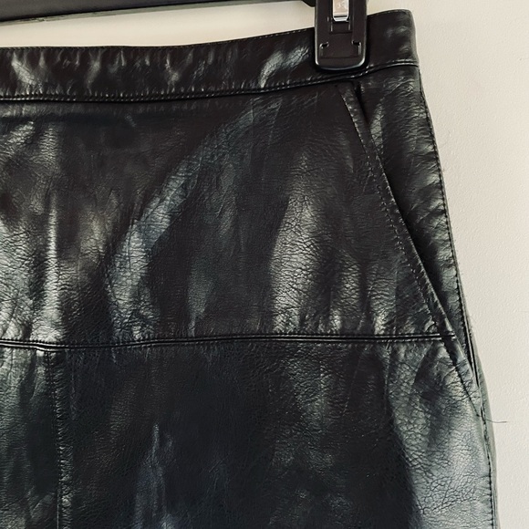 Zara Basic Black Vegan Leather Skirt sz M - Picture 8 of 9